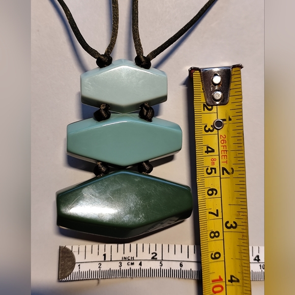 ZSISKA Large Statement 3 Tone Green Resin Pendant Necklace - Picture 7 of 9